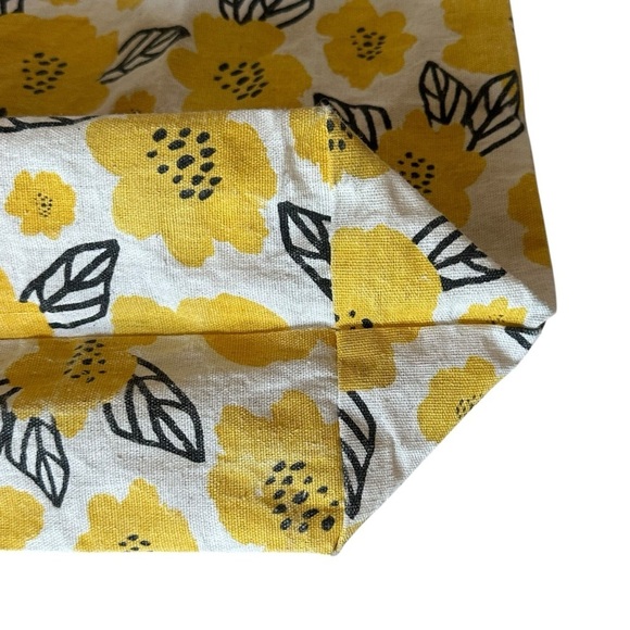 VERA NEUMANN CANVAS YELLOW FLOWER TOTE - Picture 4 of 14